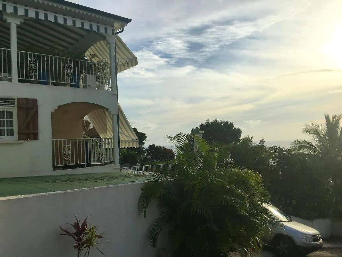 Apartment Spacious Seaview Haven: Deshaies Mountain Retreat