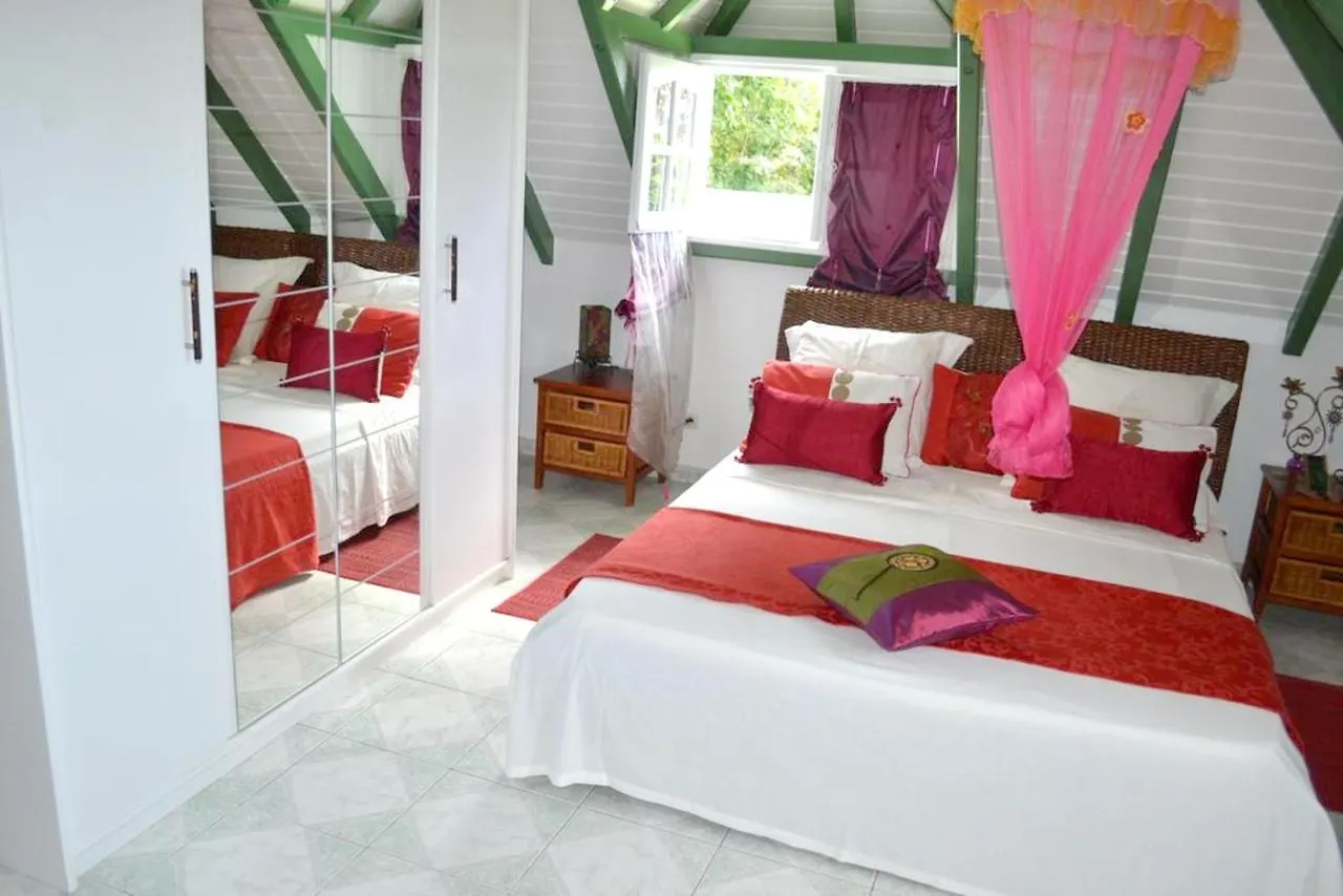 Spacious Seaview Haven: Deshaies Mountain Retreat Apartment
